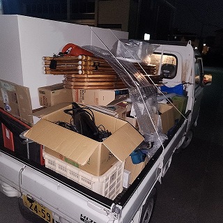 軽トラに積み込んだ不用品