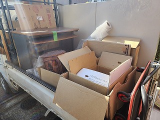 軽トラに積み込んだ商品